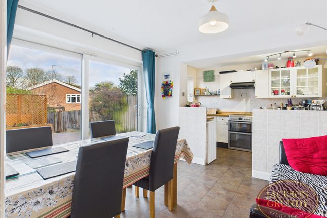 21, Martyns Way, Northampton photo 4