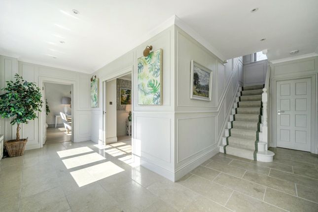 29, Waverley Lane, Farnham photo 2