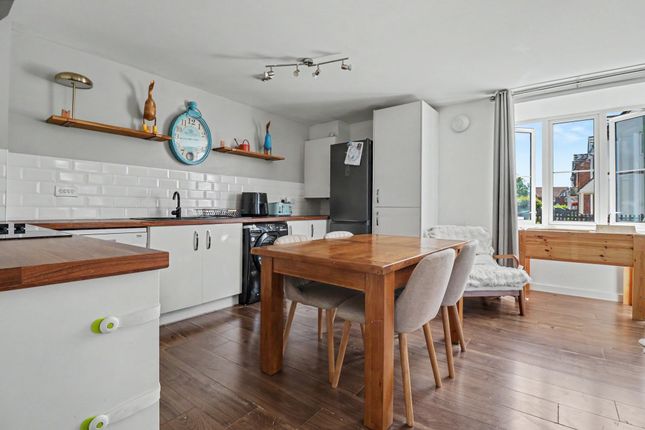 18 Chiltern Crescent, Eastleigh photo 4