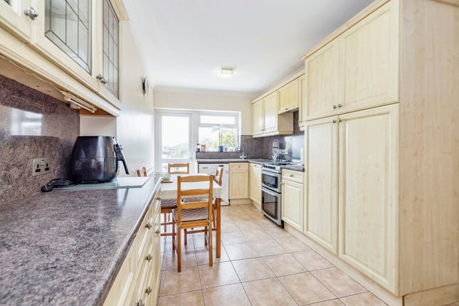 124, Long Elmes, Harrow photo 4