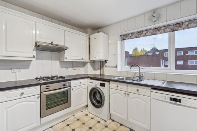 21, Derby House, Chesswood Way photo 4
