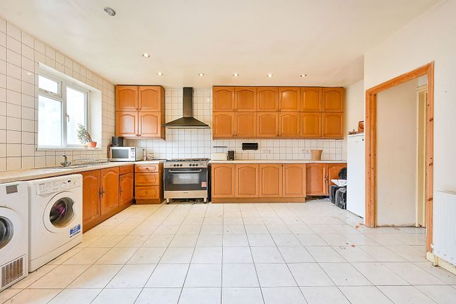 Greenford Avenue, Hanwell photo 4