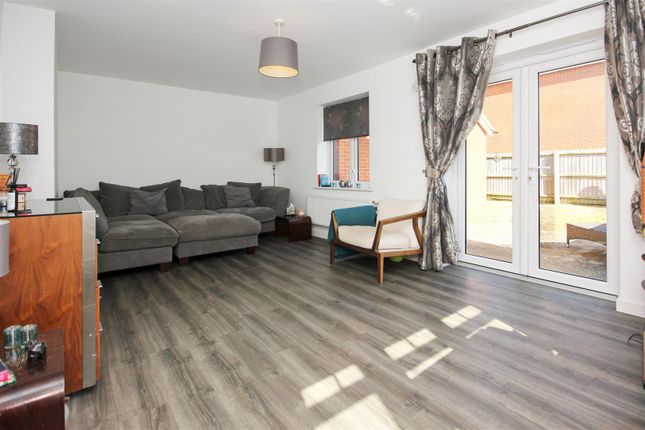 36, Catlin Way, Rushden photo 3
