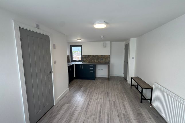 Room A, 42 Avondale Road, Luton photo 5