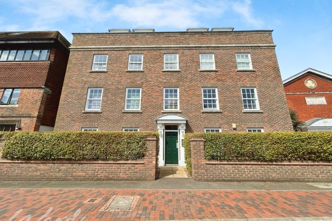 Thumbnail Flat to rent in Bank Street, Tonbridge