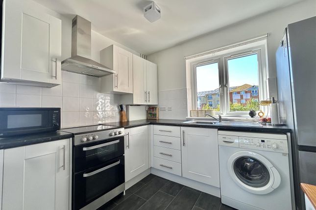 Flat 3, 2, Curtis Way, Dorset photo 3