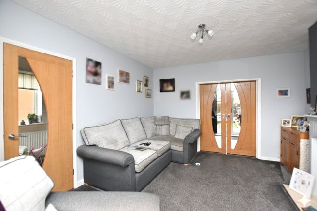 91, Coppice Wood Avenue, Leeds photo 2
