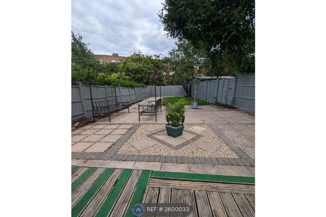 George Crescent, London photo 3