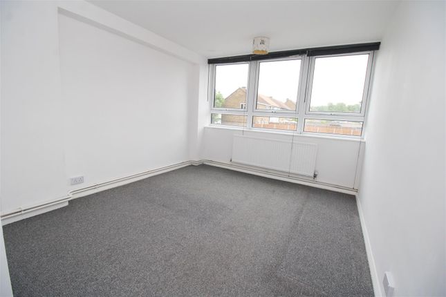 242, Pennymead Tower, Harlow photo 4