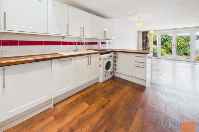 38, Ellen Close, Mount Hawke photo 3