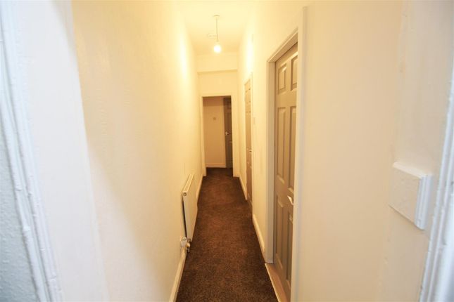 Room 5, 254a, Shaw Road, Oldham photo 5