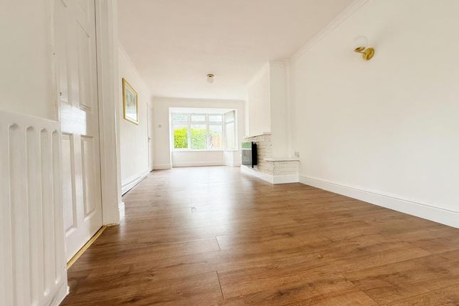 23, Hawthorn Road, Camberley photo 3