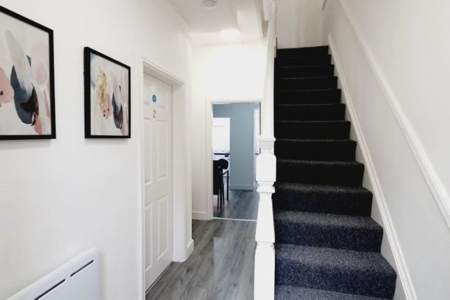 Room 2, 140 Park Road North, Birkenhead photo 3