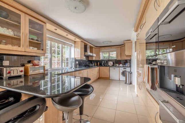 54, Beaulieu Close, Datchet photo 4