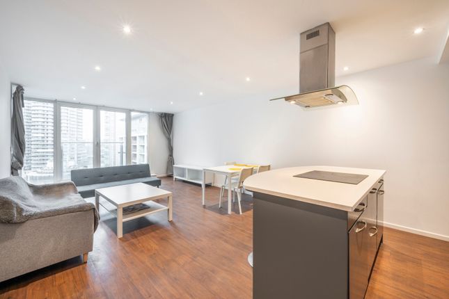 Flat to rent in The Oxygen, 18 Western Gateway