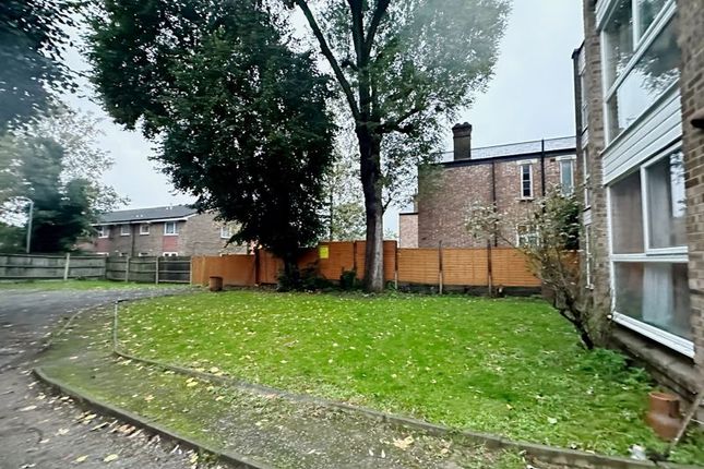 Flat 5, Crowhurst Court, Lansdowne Road, London photo 5