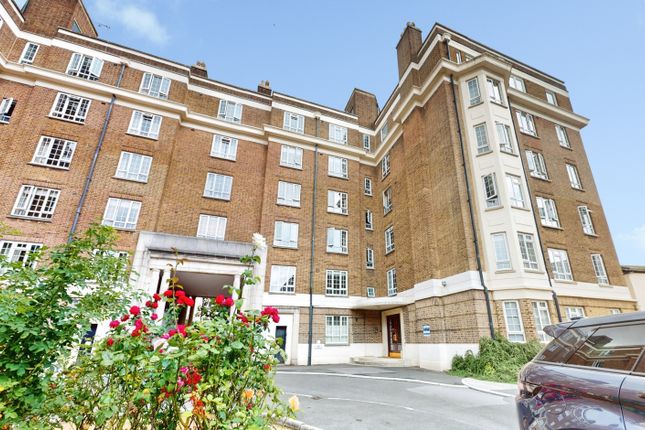 1-bed flat on 1, Cambray Court, Cheltenham, £123,000