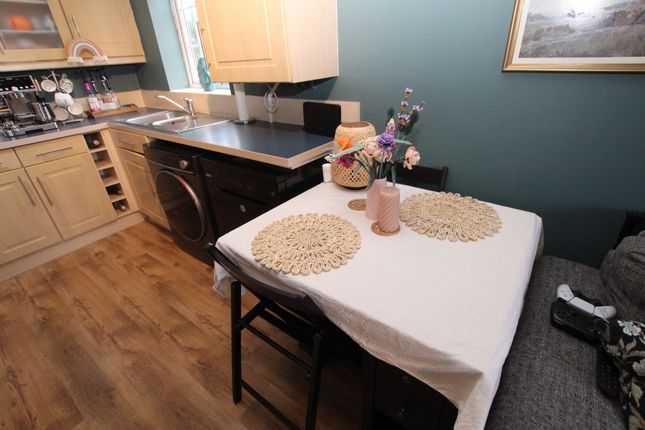 31 Mill Fold Gardens, Littleborough photo 4