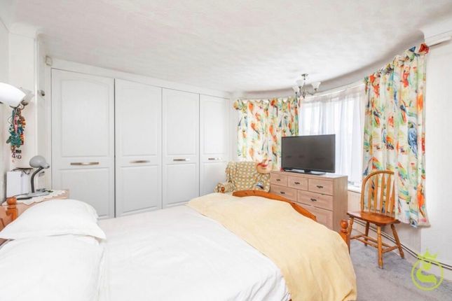 Westbourne Drive, Brentwood photo 5
