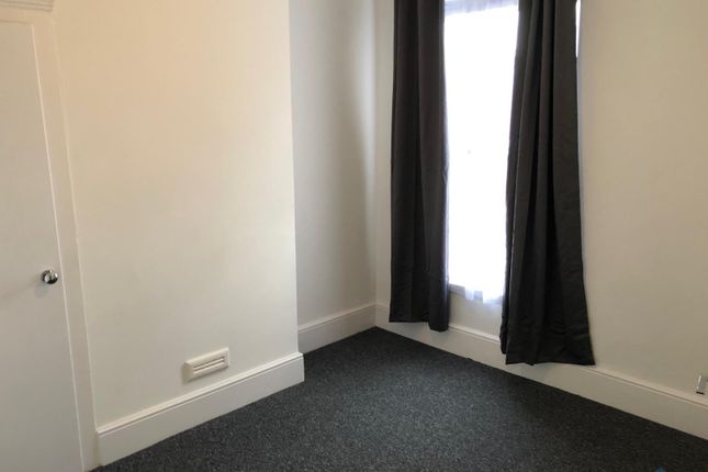 End terrace house to rent in Southfield Road, Enfield