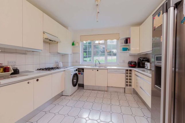 Penn Haven, Oak End Way, Gerrards Cross photo 3