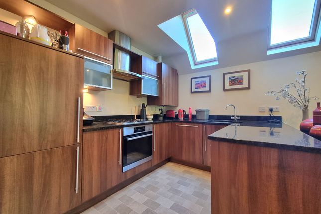 Apt 16, 15 Harboro Road, Sale photo 3