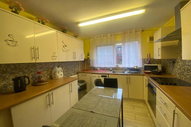 Thumbnail Property to rent in Brook Walk, London