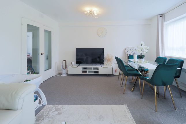 Thumbnail Flat to rent in 7 Elstree House, Dennis Ln, Stanmore