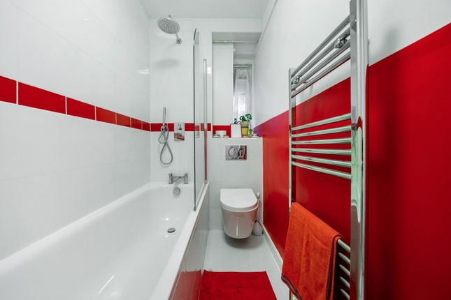Flat 2, Comber House,, Comber Grove, London photo 4