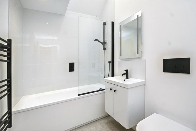 Flat 2, 22-24, Susans Road, Eastbourne photo 4