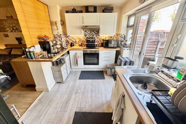 26, Waller Avenue, Luton, LU4 photo 2