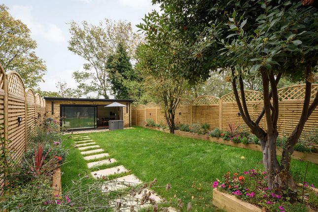 Stapleton Hall Road, London photo 4