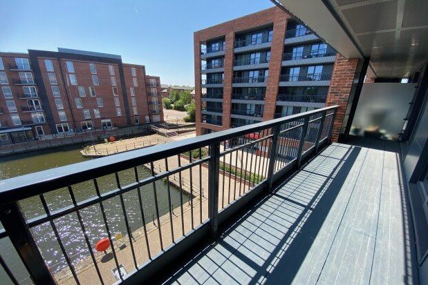 Flat to rent in Schooner Way The Wharf, Cardiff
