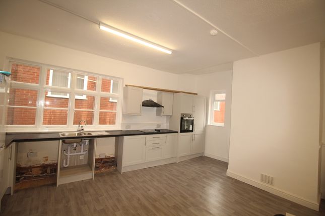Room to rent in High Street, Bromsgrove, Worcestershire