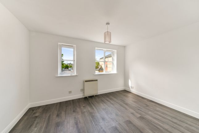 Flat to rent in Sten Close, Enfield