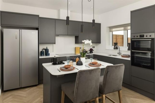 5 Bed Semi-Detached House To Rent Gander Green Ln, London Sm3