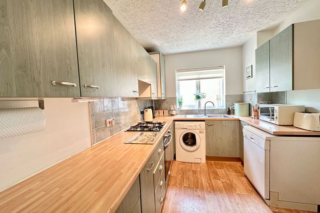 9 Thistle Close, Basildon photo 4
