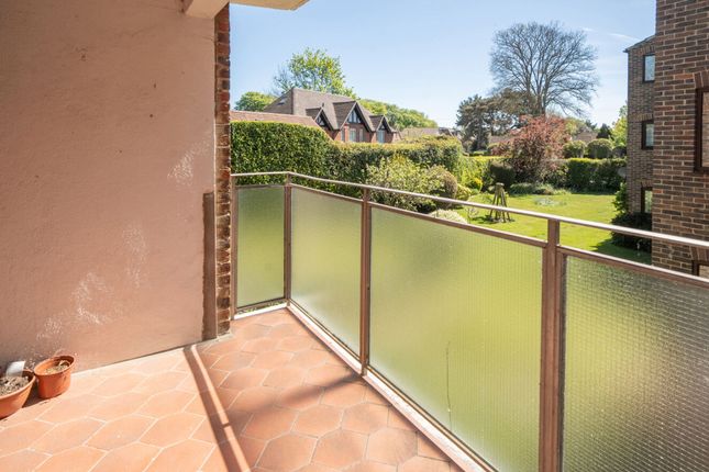 Flat 10, Summersdale Court The Drive, Chichester photo 2