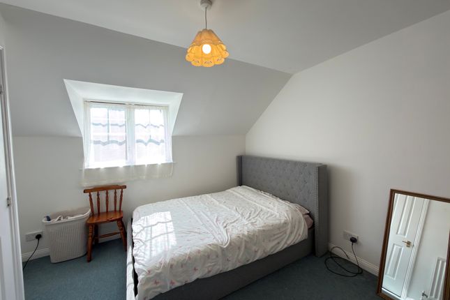 20, Taunton photo 4