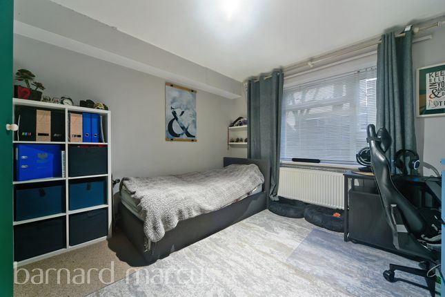 Flat for sale in Lovelace Road, Surbiton