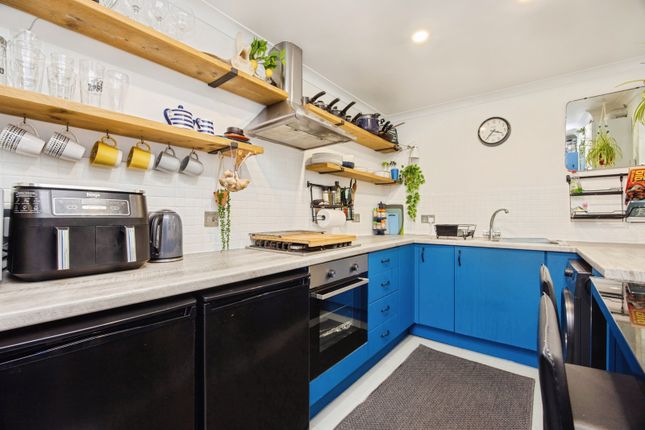 Flat 1, 6, St. Michaels Road, Cornwall photo 4