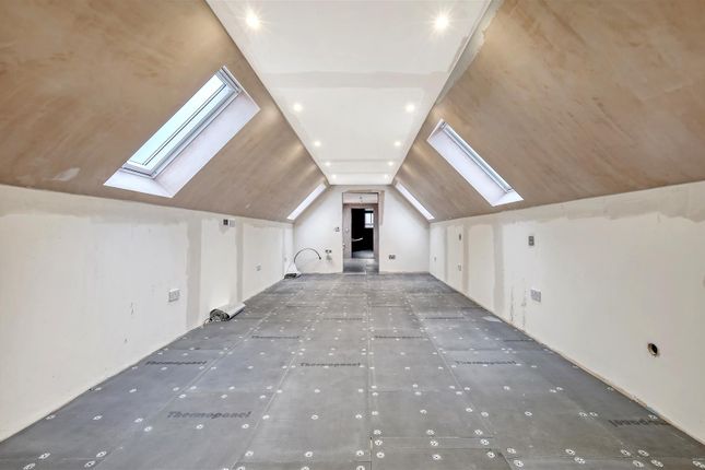 Barn conversion for sale in Ashwells Road, Pilgrims Hatch, Brentwood