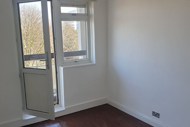 Flat 16, London photo 4