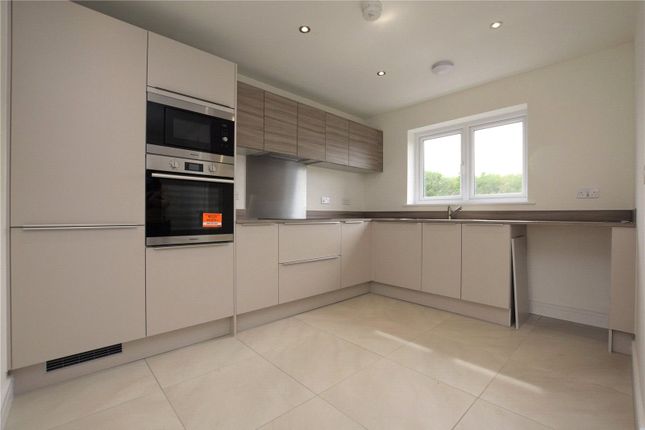 29, Little Wood Crescent, West Yorkshire photo 3