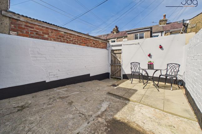 25 Olive Road, Lancaster photo 4