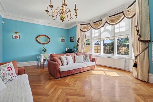 104 Palace Road, East Molesey photo 4