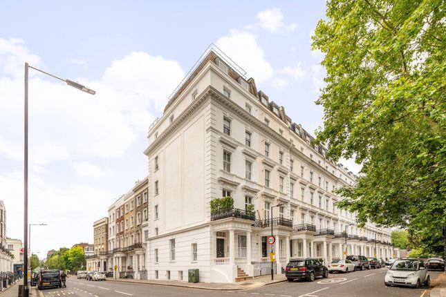 Thumbnail Flat to rent in St Stephens Gardens, Notting Hill, London
