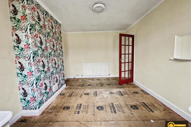 80, Upper Eastern Green Lane, Coventry photo 2