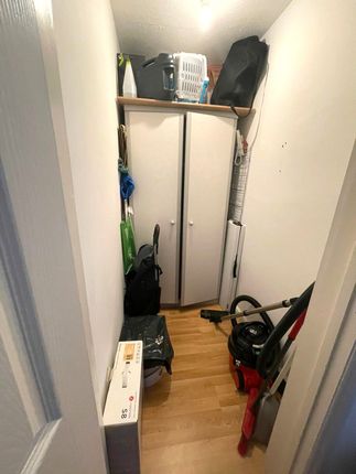 Flat to rent in Hamilton Close, London