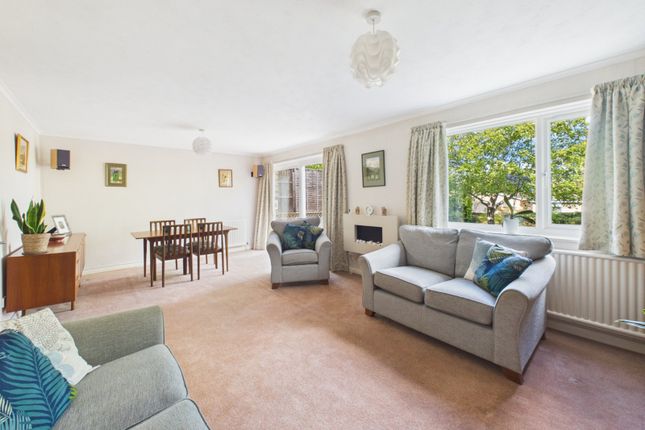 Franklyn Crescent, Berkshire photo 3